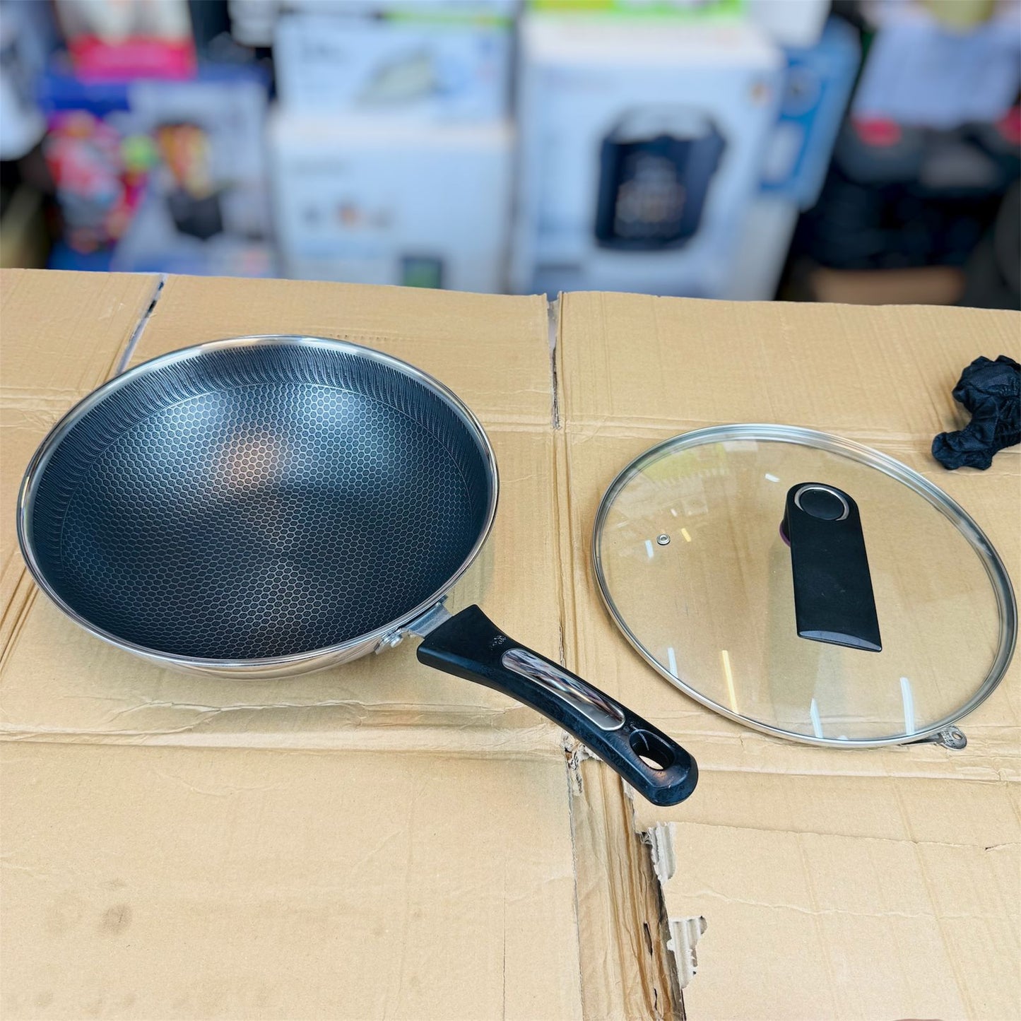 honeycomb lasser coating deep fry pan 32CM with silicon handle